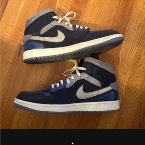 Air Jordan 1 Mid SE Craft 'Inside
Out - Obsidian'